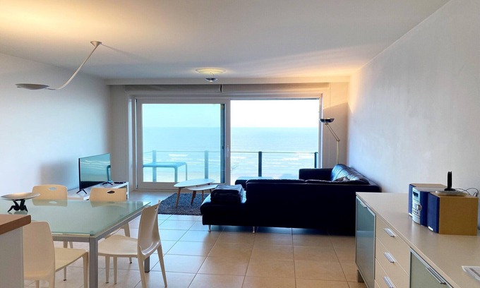 Nieuwpoort-Bad Apartment | Apartment in Nieuwpoort with Stunning Sea Views