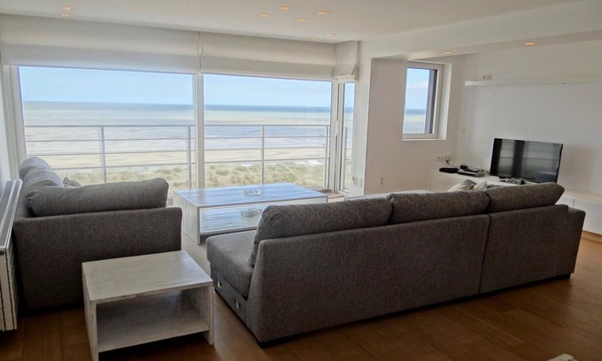 Nieuwpoort-Bad Apartment | Apartment in Nieuwpoort with Stunning Sea Views