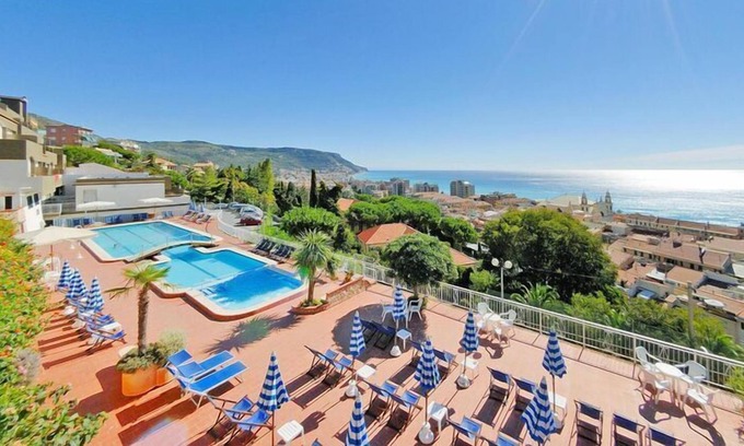 Pietra Ligure Apartment | Apartment in Pietra Ligure with garage