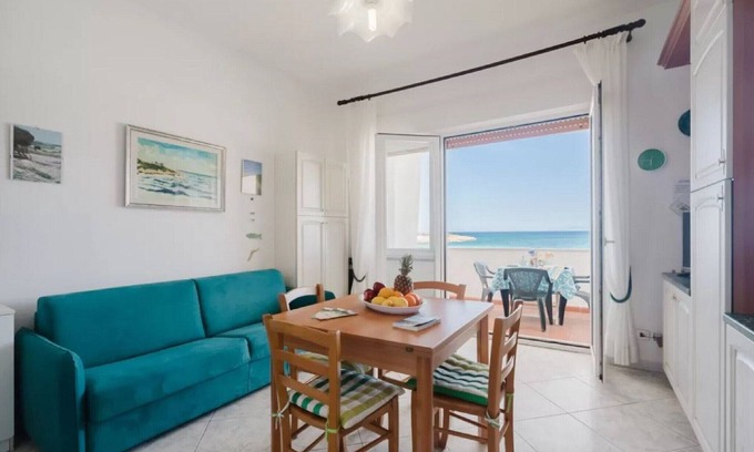 Porto Torres Apartment | Apartment in Porto Torres with Private Terrace
