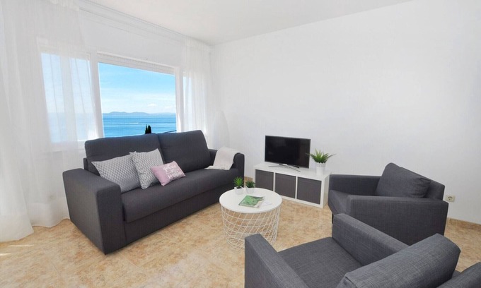 Almadraba-Canyelles Apartment | Apartment in Roses with Stunning Sea Views