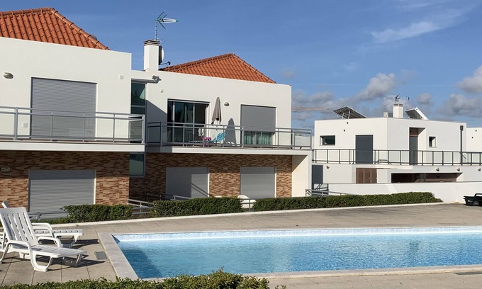 Salir do Porto Apartment | Apartment in Salir Do Porto with Swimming Pool