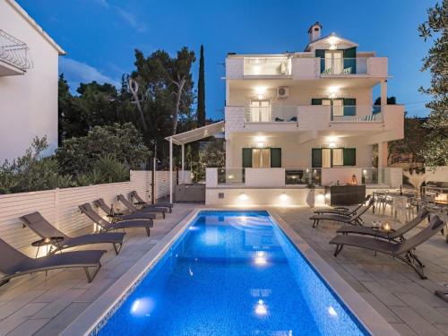 Municipality of Trogir Apartment | Apartment in Slatine near the Beach
