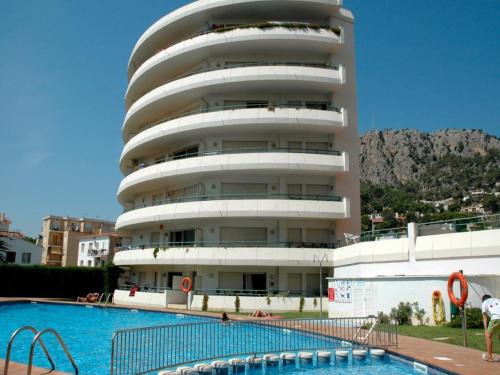 L'Estartit Apartment | Apartment in Spain near Sandy Beach & Pool