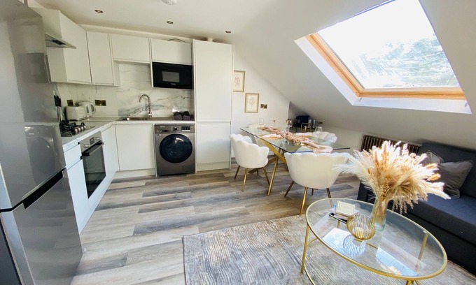 Tower Hamlets Apartment | Apartment in Stepney Green