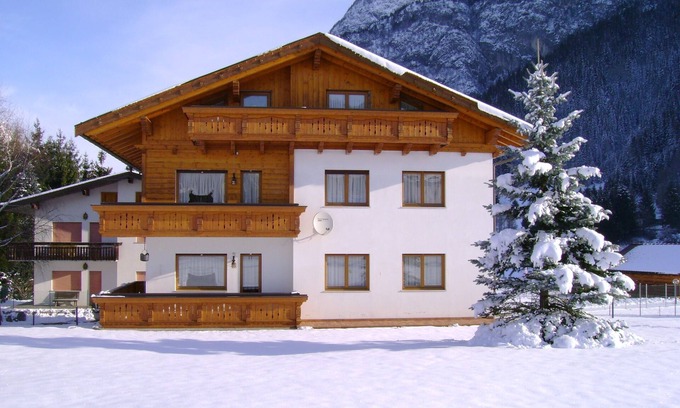 Laggio di Cadore Apartment | APARTMENT IN THE WHITE MAGIC OF THE DOLOMITES