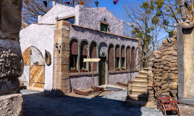 Coswig Apartment | Apartment in the carriage builder's house, bottom left