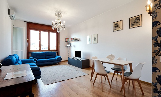 Central Station Apartment | Apartment in the central area, spacious and bright