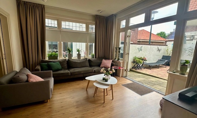 Groenlo Apartment | Apartment in the fortified town of Groenlo with private garden