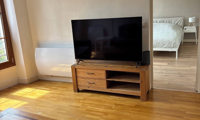 Bievres Apartment | Apartment in the heart of Bievres 15min Paris 20min Orly