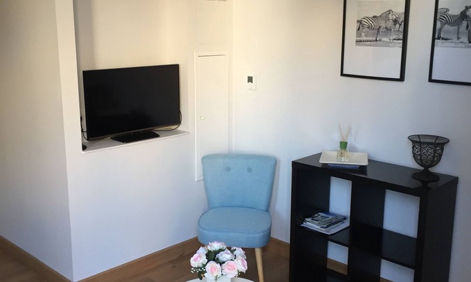 Narbonne Apartment | Apartment in the heart of town in DRC T2 renovated by architect, air conditioned, quiet.