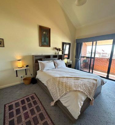 Bathurst Apartment | Apartment in the Heart of Bathurst Walk Everywhere