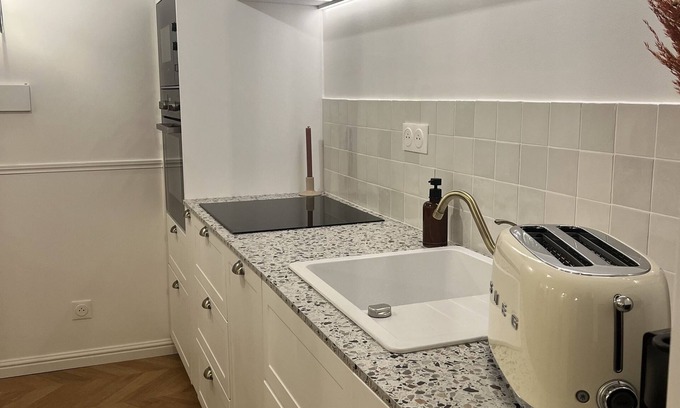 Barbatre Apartment | Apartment in the heart of the historic center-Champagne Maisons and city center