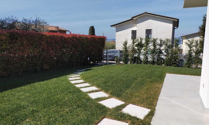 Bardolino Apartment | APARTMENT IN VILLA, LAKE VIEW, 5 MINUTES WALK FROM THE LAKE AND THE VILLAGE