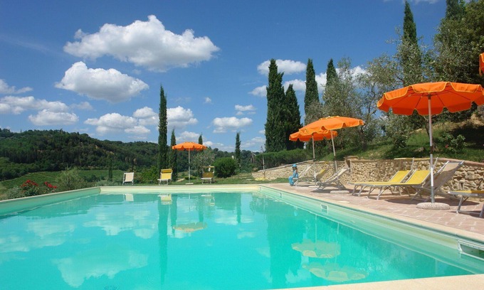 Poggibonsi Villa | Apartment in villa with WIFI, pool, TV, patio, panoramic view, parking, close to San Gimignano