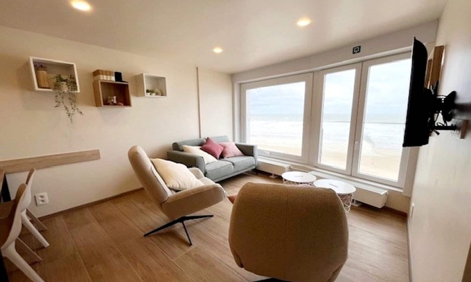 Wenduine Apartment | Apartment in Wenduine with Stunning Sea Views