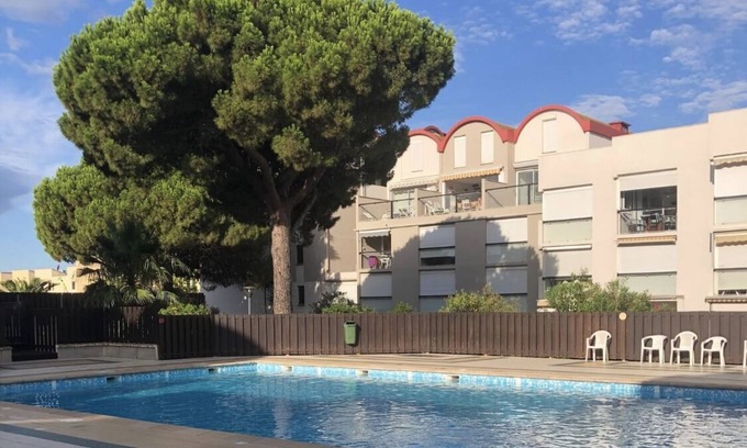Port Rive Gauche Apartment | Apartment in wooded residence with swimming pool