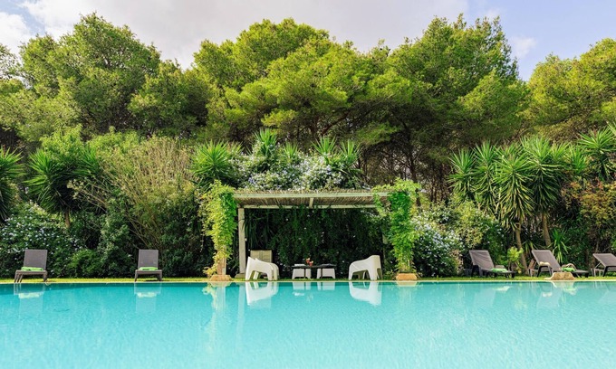 Castrignano de' Greci Apartment | Apartment 'Tenuta Chimeta - Suite Edera' with Shared Pool, Wi-Fi and Air Conditioning
