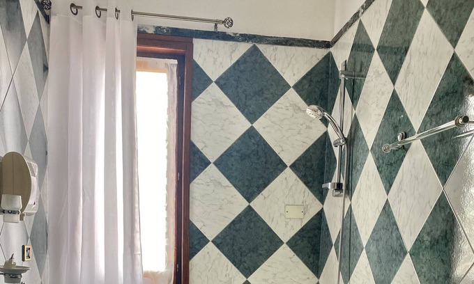 San Giovanni Suergiu Apartment | Apartment 'Posizione Strategica X Il Mare' with Private Terrace, Balcony and Air Conditioning