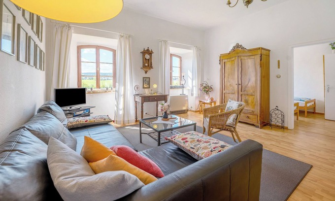 Maring-Noviand Apartment | Apartment 'Kapelle - Urlaub Auf Dem Weingut' with Mountain View, Shared Terrace and Wi-Fi