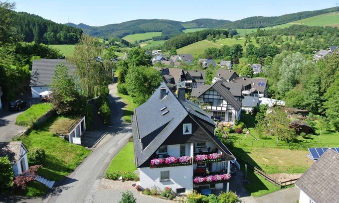 Sellinghausen Apartment | Apartment 'Kornkammer' with Shared Garden, Balcony and Wi-Fi