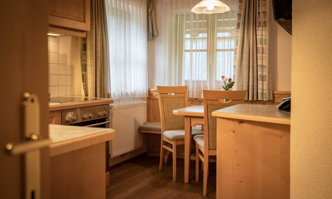 Innervillgraten Apartment | Apartment Kreuzspitze on the second floor at House Gutwenger
