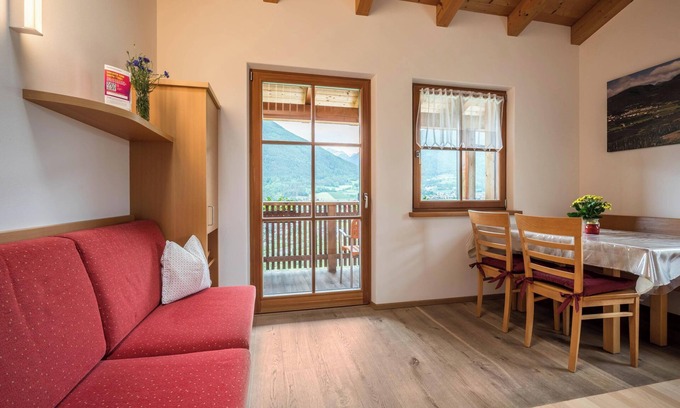 Bressanone Apartment | Apartment "Kreuzhof rechts" with Mountain View, Wi-Fi, Balcony & Garden