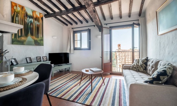 Tourrettes-sur-Loup Apartment | Apartment 'Les 3 Vues' with Sea View and Wi-Fi