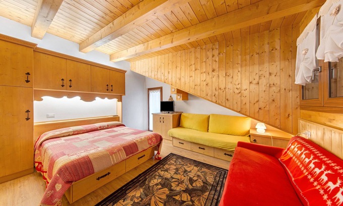 Vodo Cadore Apartment | Apartment 'La Casa Dei Cervi - Mansarda' with Mountain View, Balcony and Wi-Fi