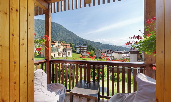 Calalzo di Cadore Apartment | Apartment 'La Casa Di Suri' with Mountain View, Balcony and Wi-Fi