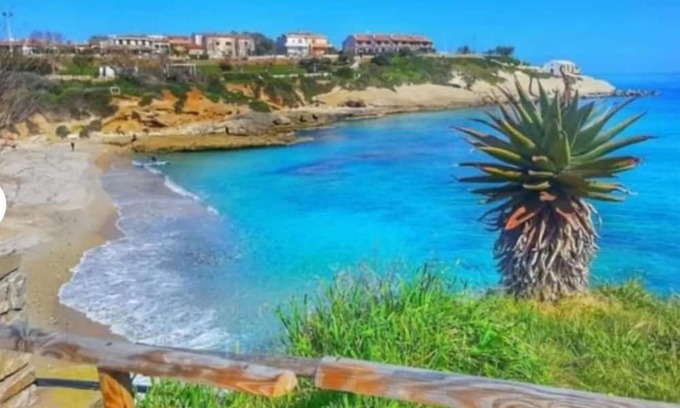 Porto Torres Apartment | Apartment 'La Casa Dello Zio Tom' with Balcony, Wi-Fi and Air Conditioning