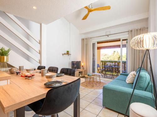 Saint-Aygulf Apartment | Apartment La Chênaie-6 by Interhome