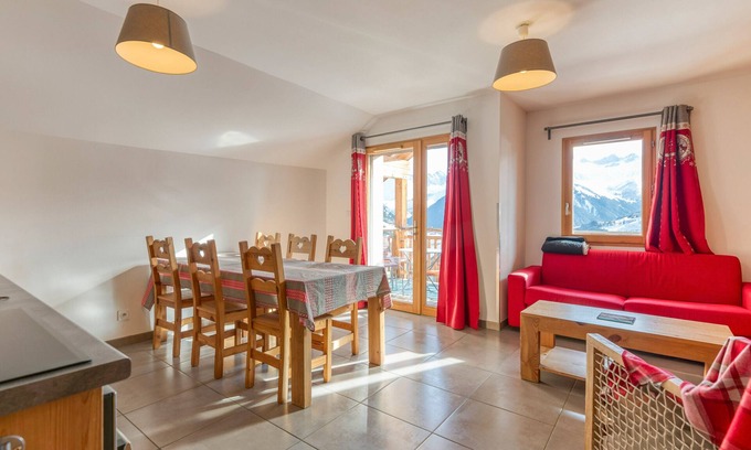 Saint-Jean-d'Arves Apartment | Apartment 'La Pirouette' with Mountain View, Shared Terrace and Wi-Fi