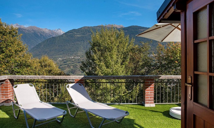 Castello dell'Acqua Apartment | Apartment 'La Terrazza' with Mountain View, Wi-Fi and Air Conditioning