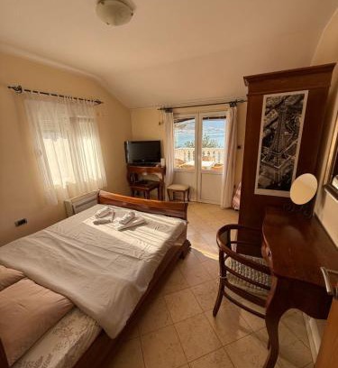 Dobrota Apartment | Apartment LANA on the seashore