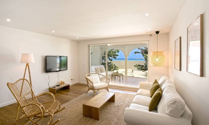 Orient Bay Apartment | Apartment Le Cozi, right on the water, BEACH VIEW