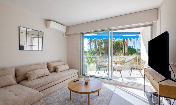 California - Pezou Apartment | Apartment Le Montfleury with shared pool, Wi-Fi and air conditioning