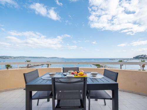 Cavaliere Apartment | Apartment Le Palazzo del Mar-13 by Interhome