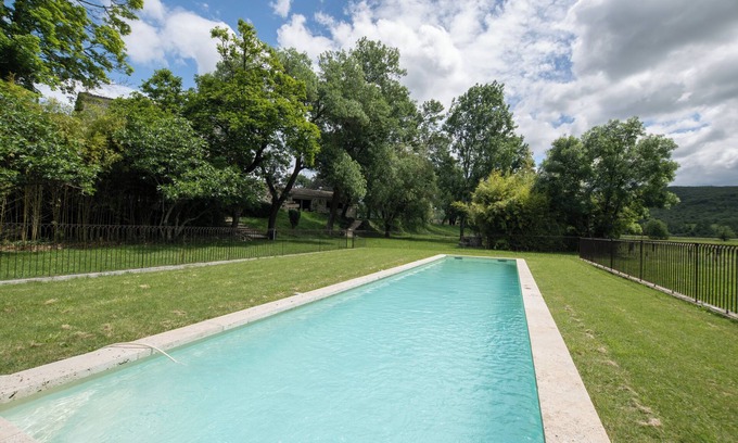 Saint-Germain Apartment | Apartment 'Le Peuplier' with Shared Pool, Wi-Fi and Air Conditioning
