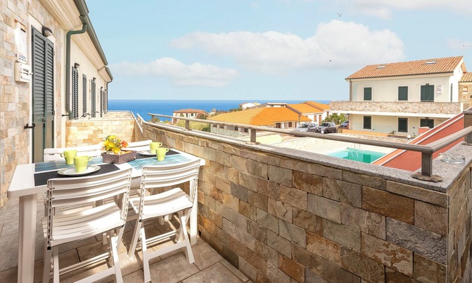 La Ciaccia Apartment | Apartment 'Le Residenze Di Anna' with Sea View, Shared Pool and Air Conditioning