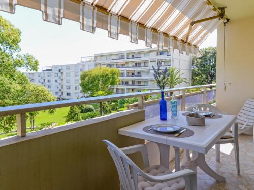 Cagnes-sur-Mer Apartment | Apartment Le Vega by Interhome