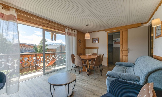 Jeux Apartment | Apartment 'Les Crocus 1-2' with Balcony and Wi-Fi