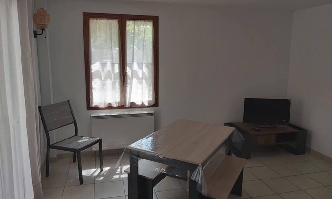 Roquevaire Apartment | Apartment "Les Loges