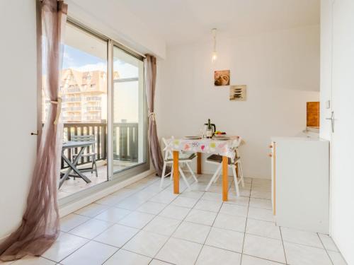 Cabourg Apartment | Apartment Les Normandières-11 by Interhome