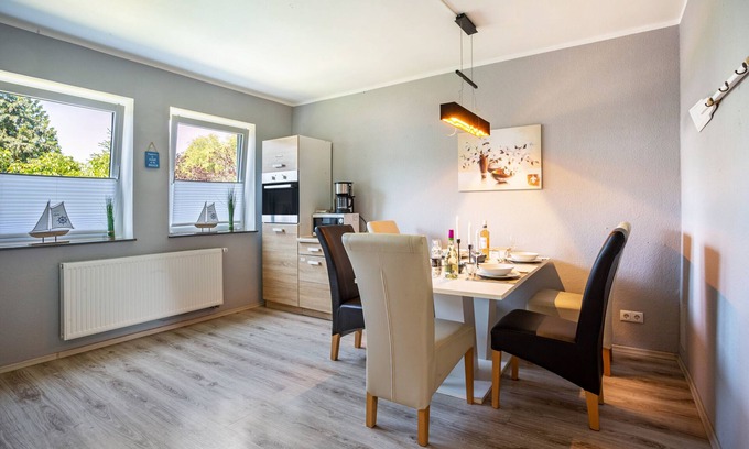Heppens Apartment | Apartment "Liebevoll Eingerichtete Wohnung" with Wi-Fi
