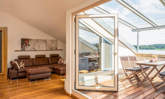 Pelham Apartment | Apartment "Loft 7" with Lake View, Shared Garden & Wi-Fi