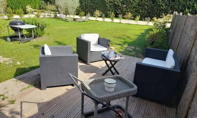 Plan-d'Orgon Apartment | Apartment 'Lou Grand Jas' with Mountain View, Private Garden and Wi-Fi