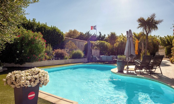 Aix-en-Provence House | Apartment 'Lucerta Bella' with Shared Pool, Wi-Fi and Air Conditioning