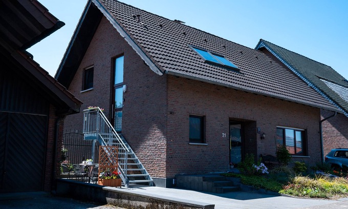 Gangelt Apartment | Apartment 'Luri' with Shared Terrace and Wi-Fi