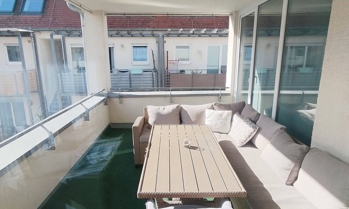 Backnang Apartment | Apartment 'Luxury Lounge 150' with Balcony and Wi-Fi
